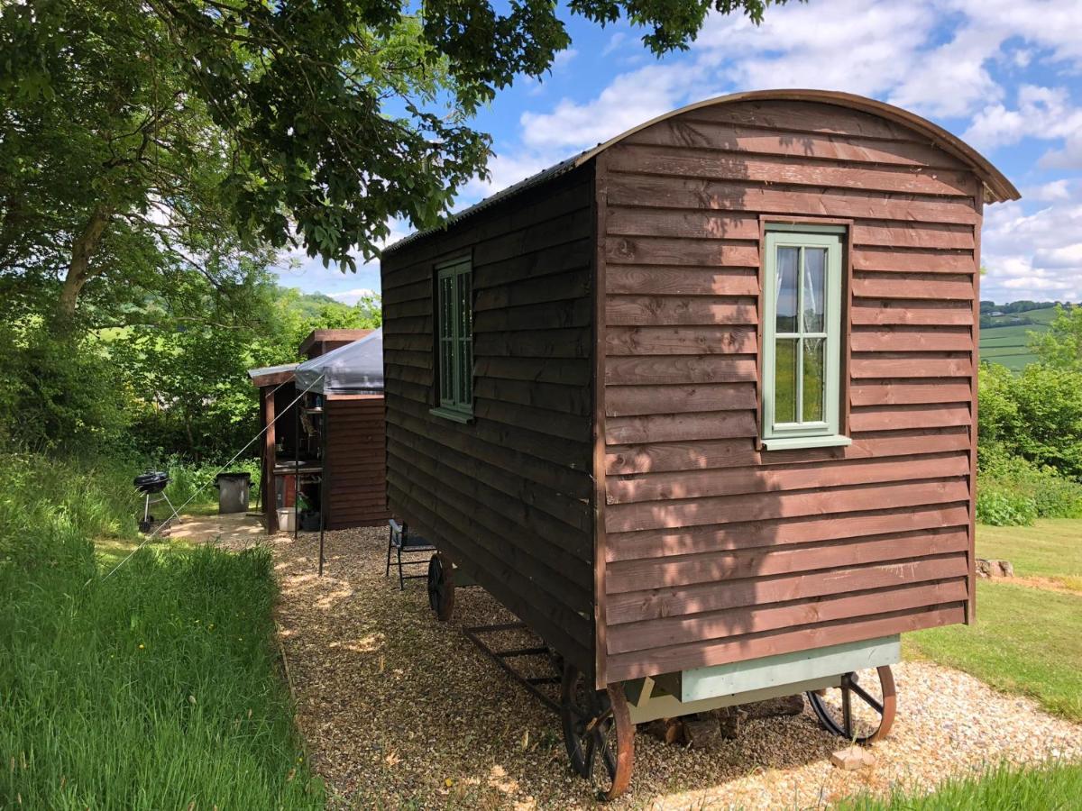 The Shepherds Hut At The Shippen, Tiphayes Honiton Kültér fotó