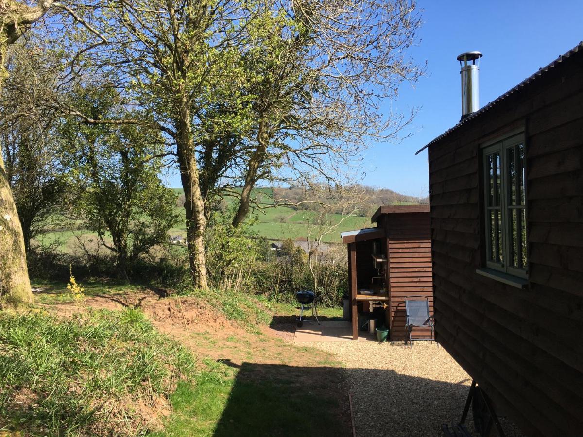 The Shepherds Hut At The Shippen, Tiphayes Honiton Kültér fotó